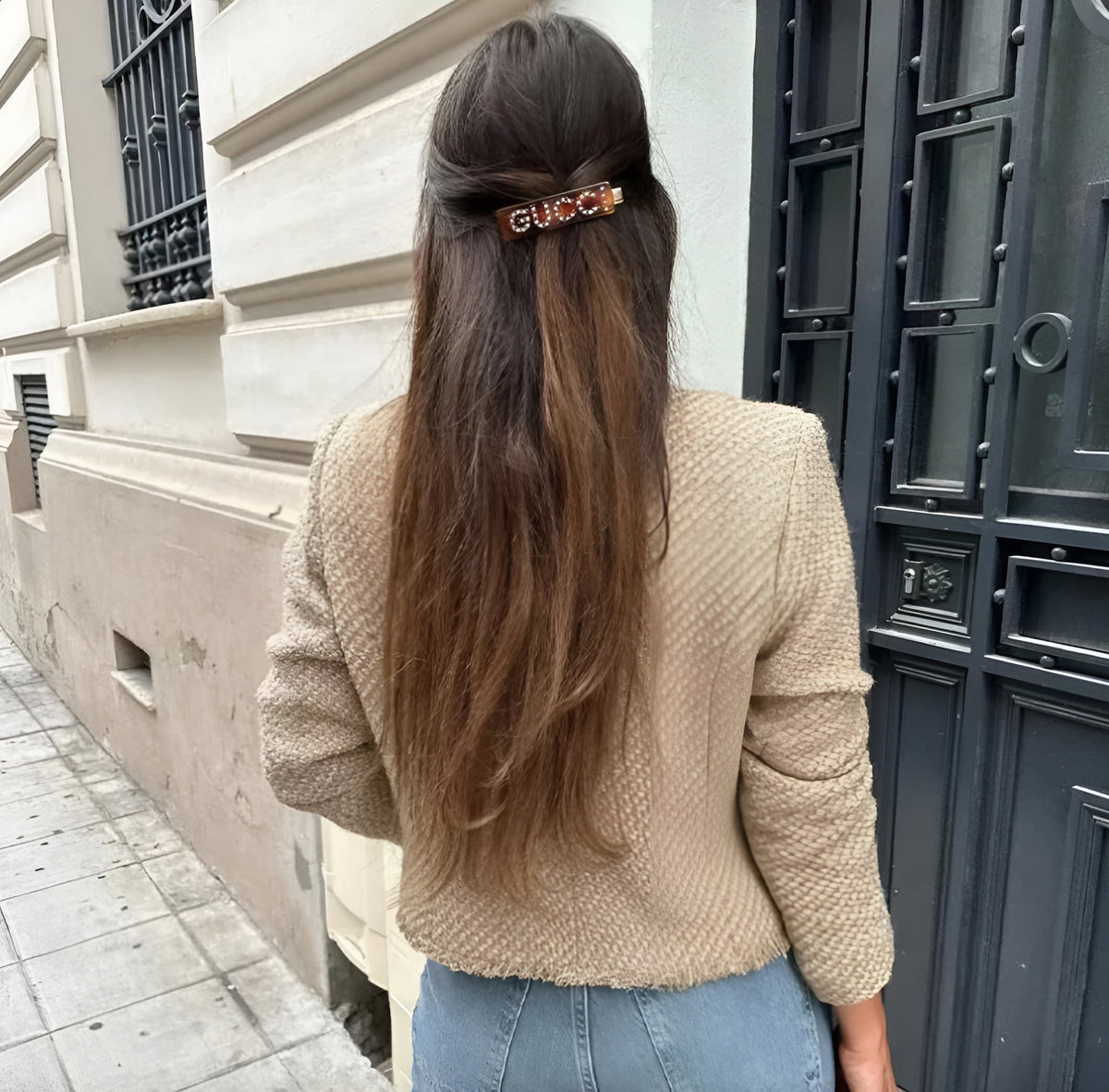 Veste élégante pour femme avec boutons dorés