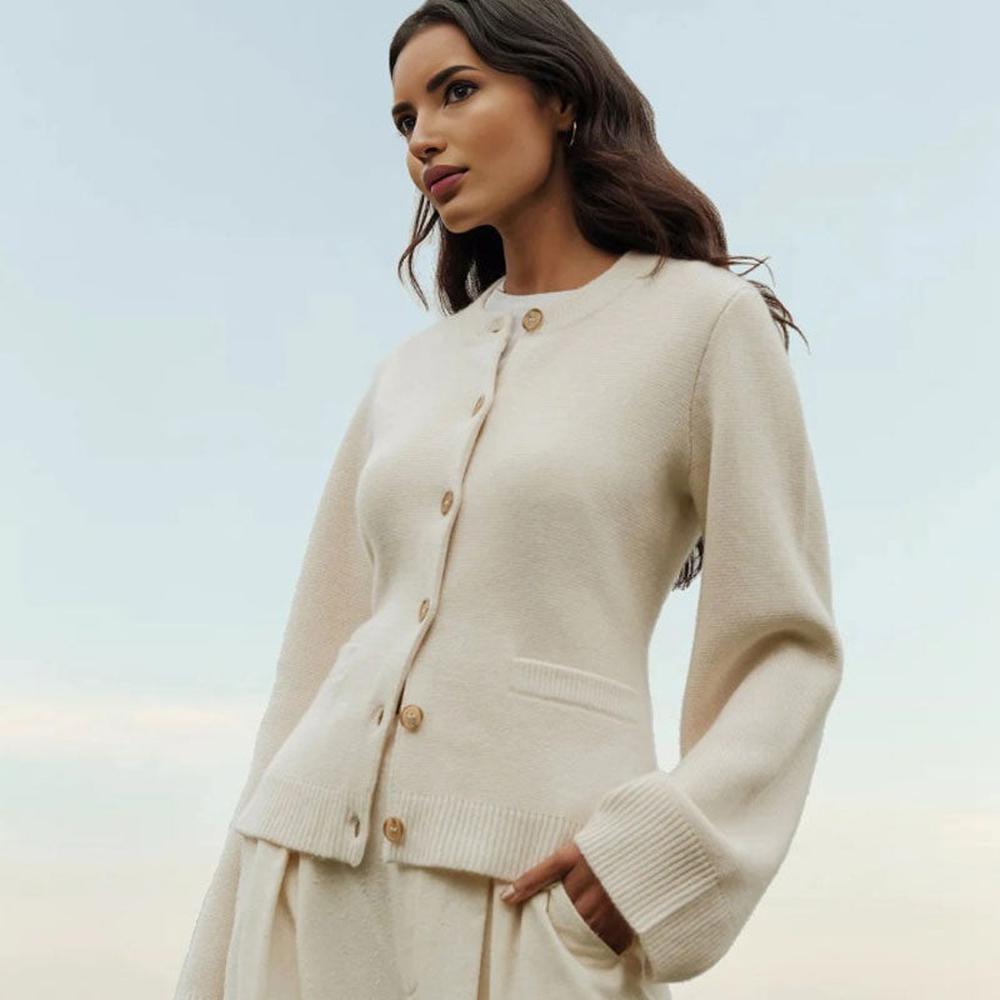Cardigan boutonné pour femme en maille douce avec détails côtelés – Élégant et confortable, idéal pour la mi-saison