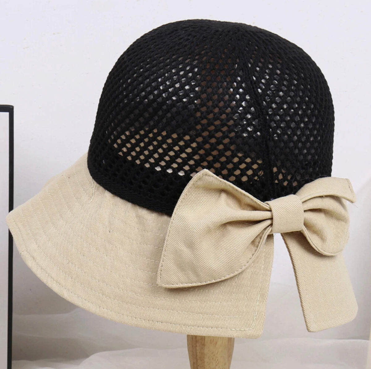Women's Lightweight Straw Hat with Sun Protection – Elegant Summer Boater Hat