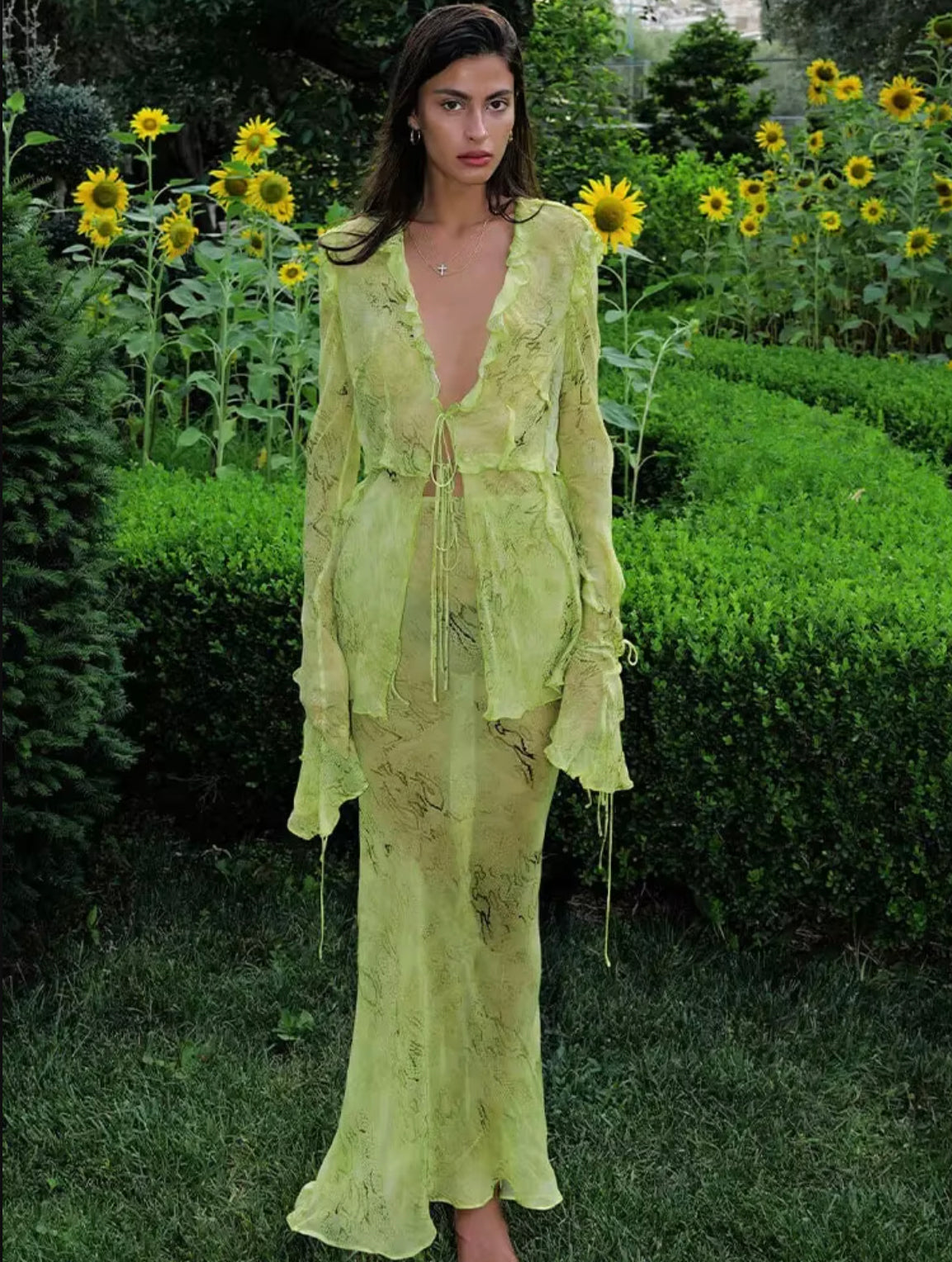 Long Lace Dress for Women with V-Neck and Long Sleeves – Elegant for Summer Evenings and Events
