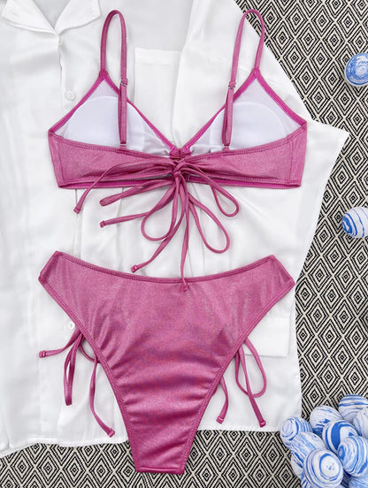 Bikini fendu bohème avec liens réglables et détails froncés – Maillot de bain élégant pour femmes