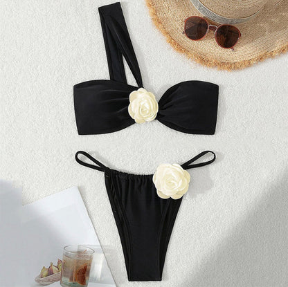 Bikini blanc à une épaule pour femme avec décoration en relief 3D – Maillot de bain asymétrique bohème chic