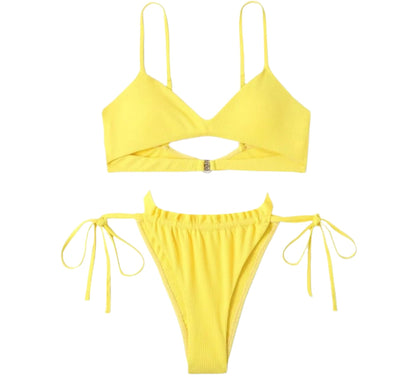 Bikini Femme avec Anneau Détail et Découpes Sensuelles – Maillot de Bain Bohème Élégant pour la Plage