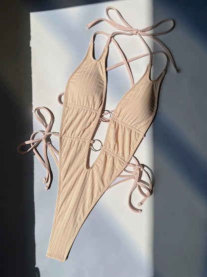 Maillot de bain une pièce féminin sexy avec découpes audacieuses – Confort et élégance pour l'été