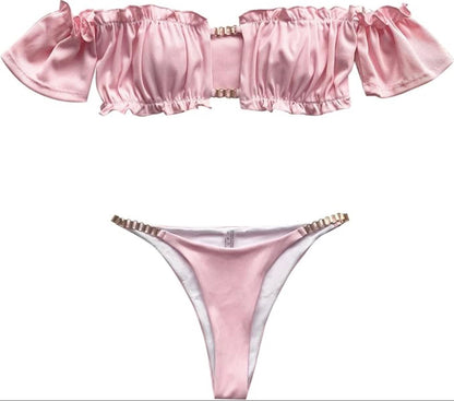 Bikini féminin à épaules dénudées avec détails ajourés et volants – Maillot de bain élégant pour l'été