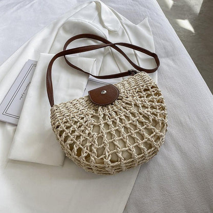 https://cdn.shopify.com/s/files/1/0886/6512/9289/files/sac-en-osier-femme-beige.jpg?v=1741274569