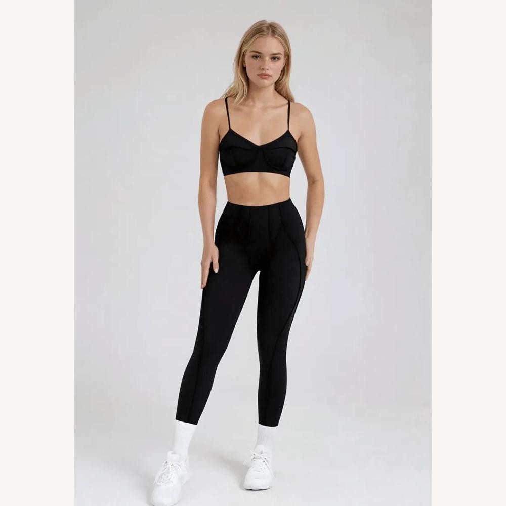 Ensemble sportif féminin à la mode avec soutien-gorge de sport structuré et leggings taille haute - Confort et élégance