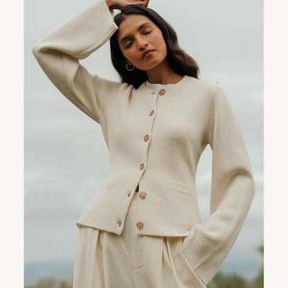 Cardigan boutonné pour femme en maille douce avec détails côtelés – Élégant et confortable, idéal pour la mi-saison